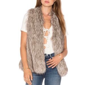 Cupcakes & Cashmere neutral faux fur vest women’s size small